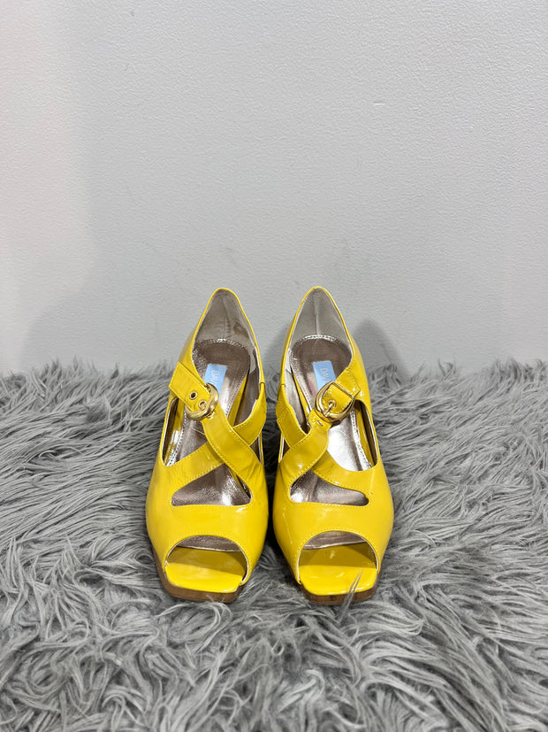 David Dixon Yellow Heels