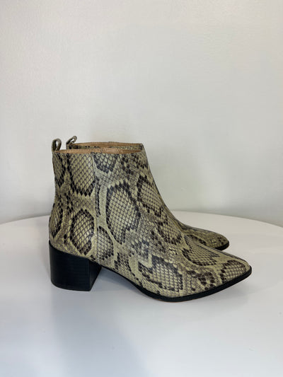 En Thread Snake Skin Boots