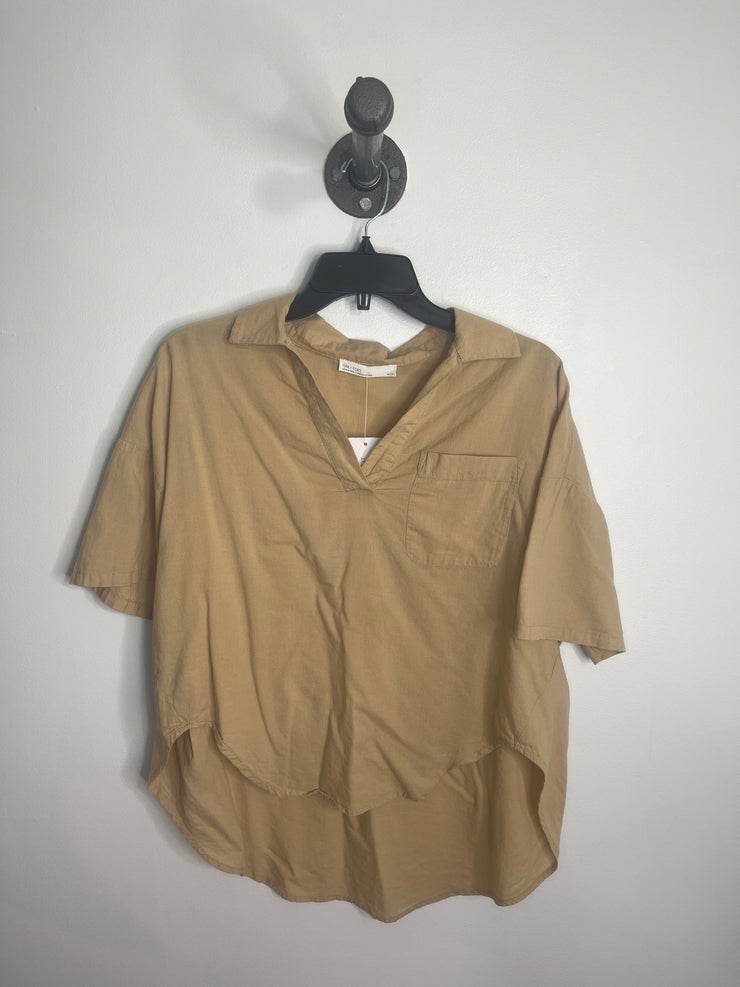 Camiseta con cuello beige Oak &amp; Fort