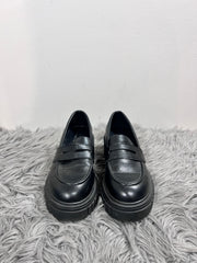 Appelez ça le printemps, des mocassins noirs