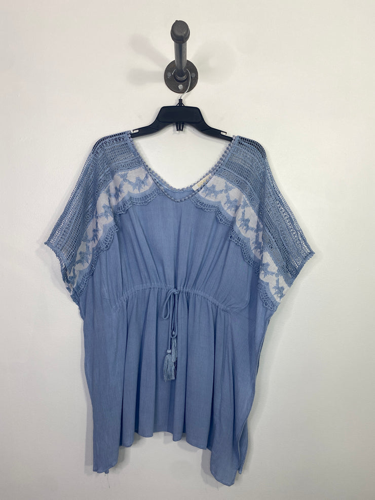 Entro Bl/Wht Embroidered Top