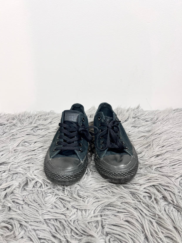 Converse Black Low Top Sneaker