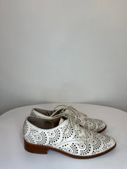 Louise et Cie Wht Pattern Flat