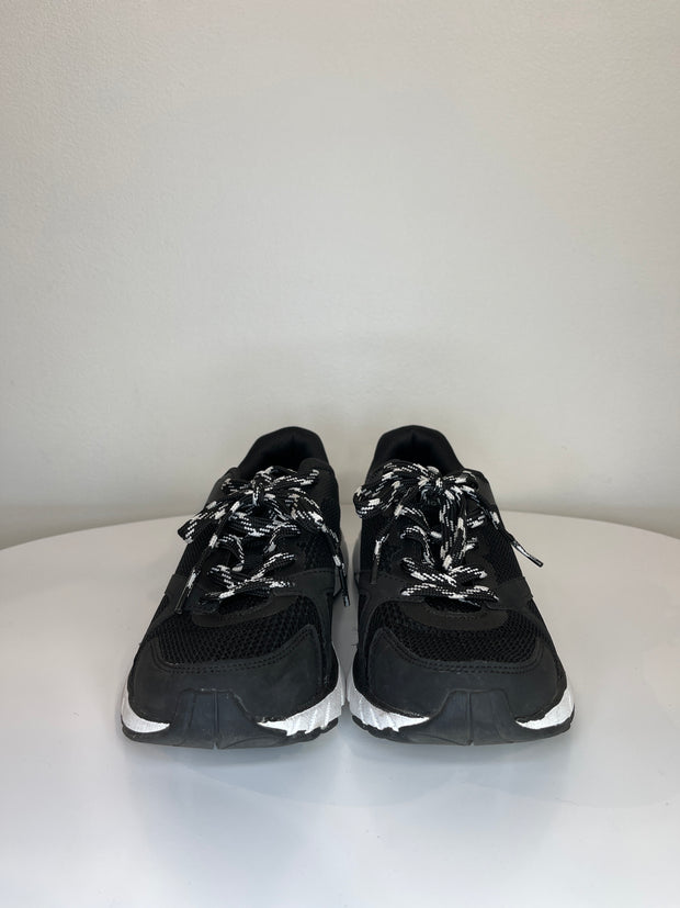 Vionic Black/White Runners
