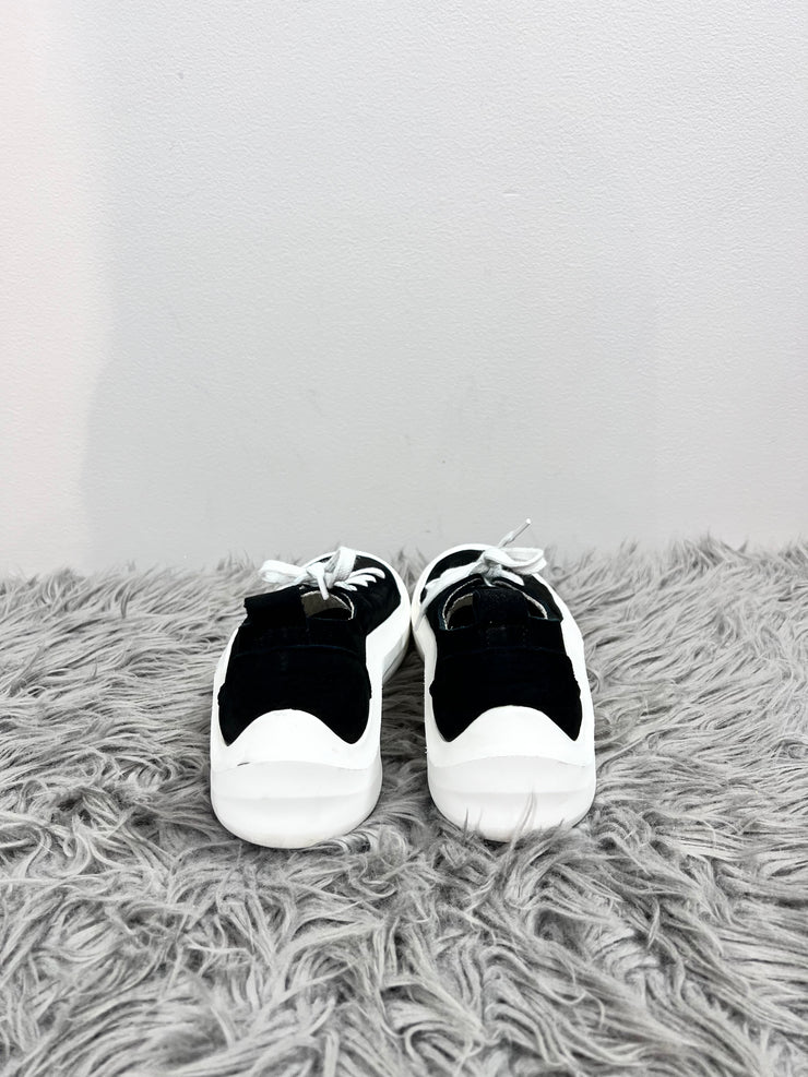 Bueno Blk/Wht Sneakers