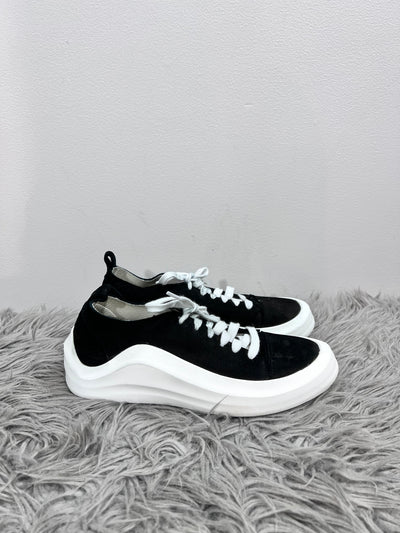 Bueno Blk/Wht Sneakers