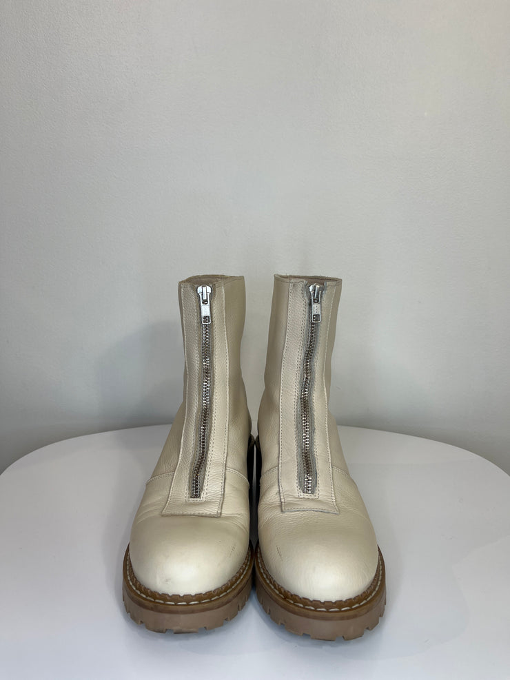 Bertuchi Cream Zipper Boots