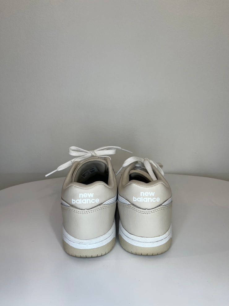 New Balance Beige/Wht Sneakers