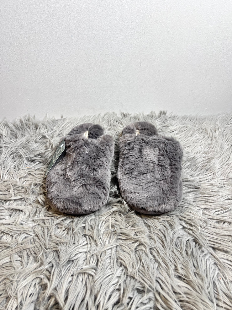 Pantuflas peludas grises de Snugleaves