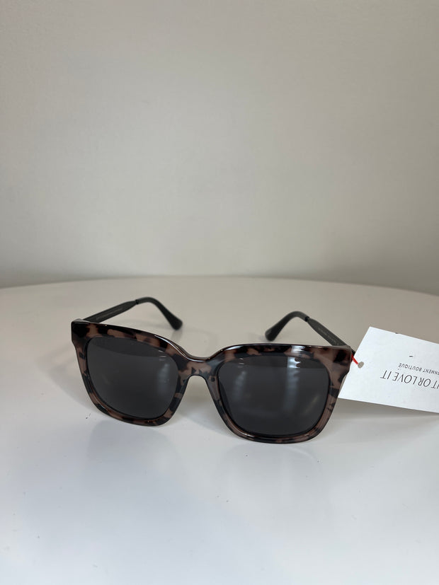 Diff Black Square Sunglasses