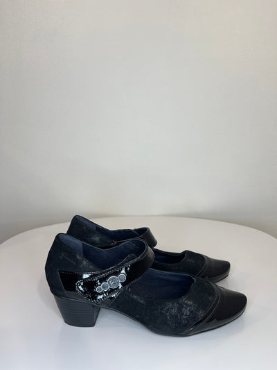 DorKing Black Kitten Heels
