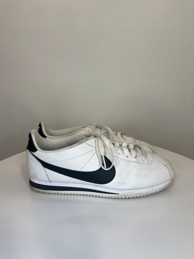 Nike White/Black Sneakers