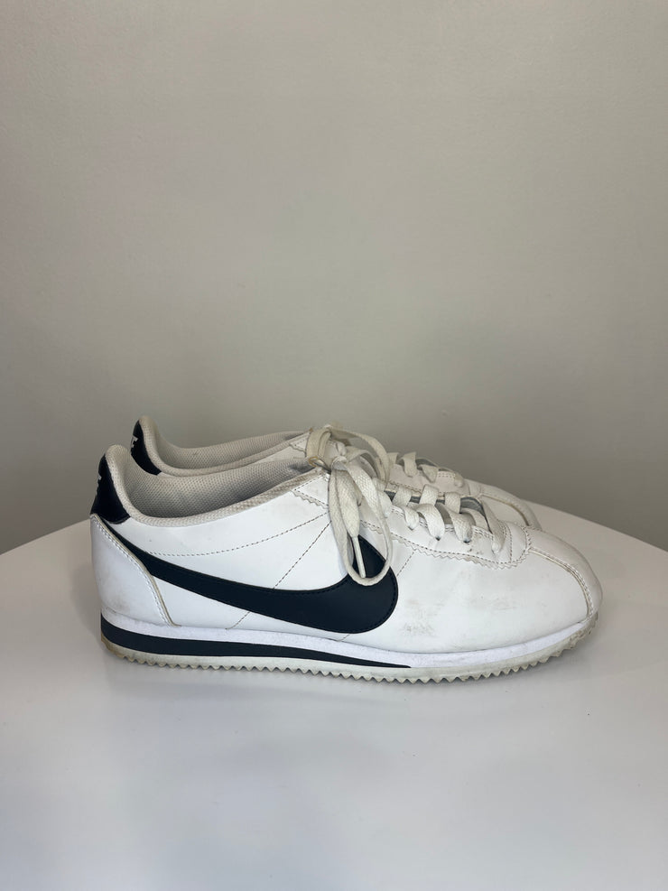 Nike White/Black Sneakers