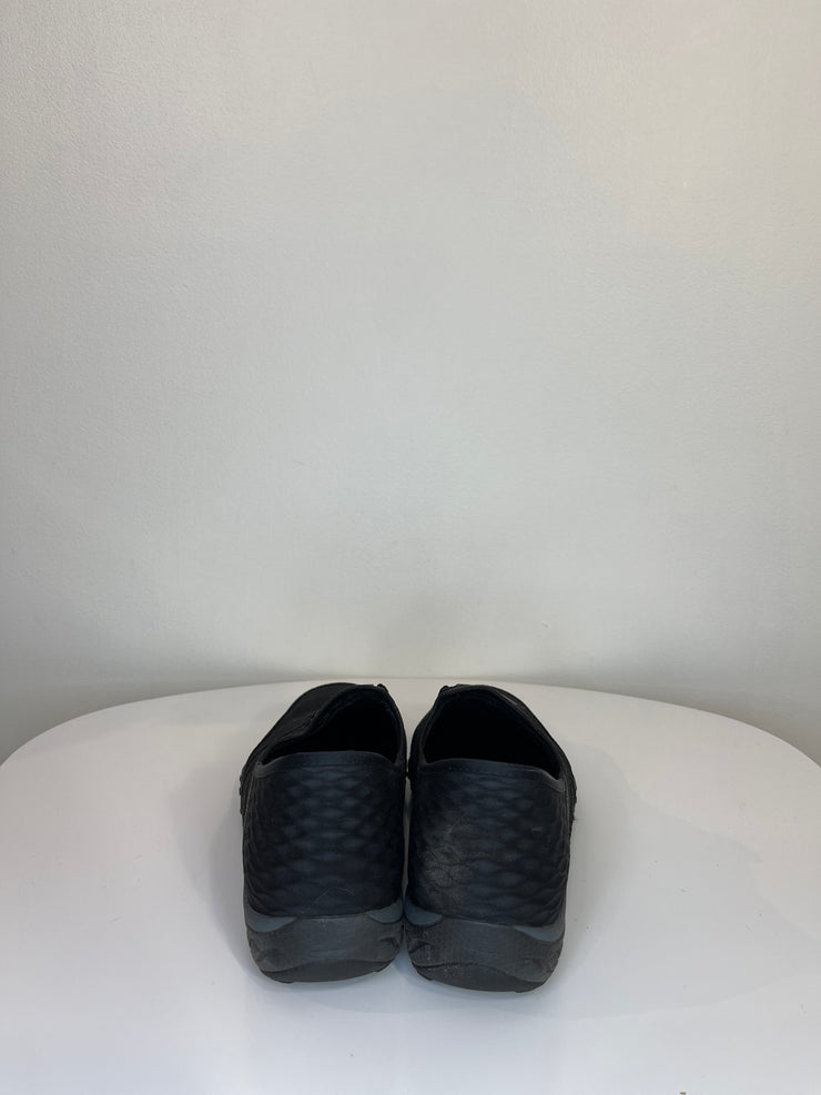 Sketchers Blk Slip On Sneakers