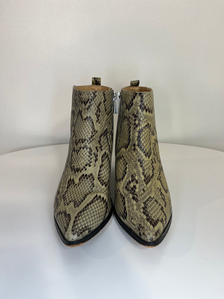 En Thread Snake Skin Boots
