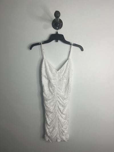 Robe mini en dentelle blanche très jolie