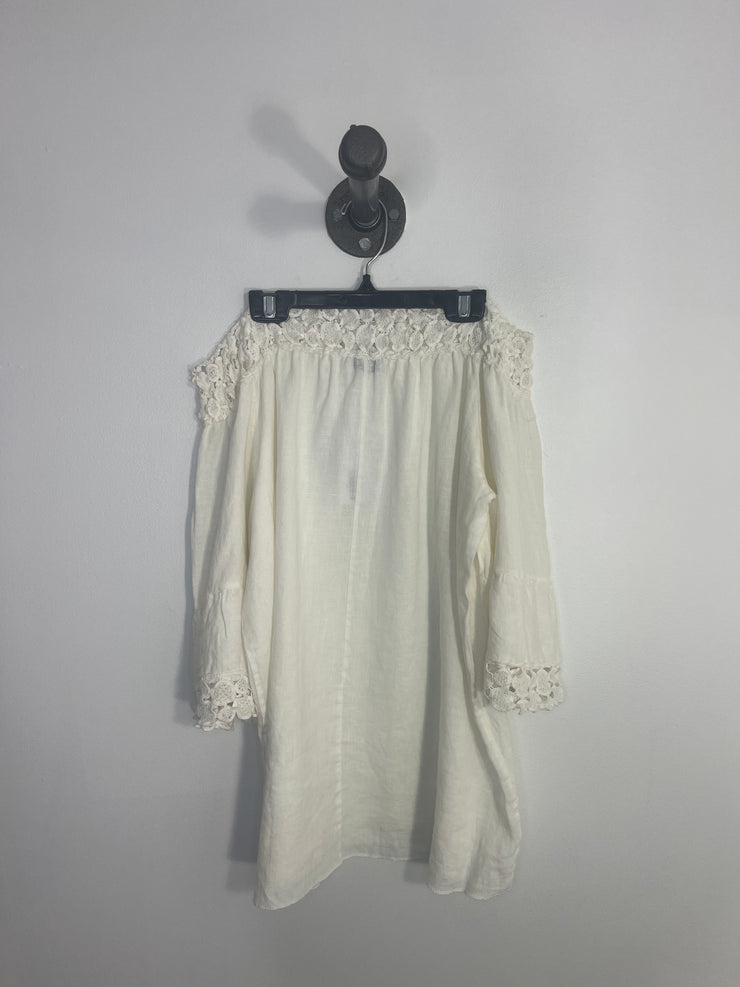 Blusa blanca con hombros descubiertos de S&amp;F