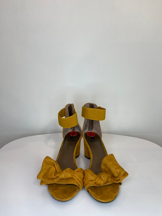 White M. Yllw Suede Bow Heels