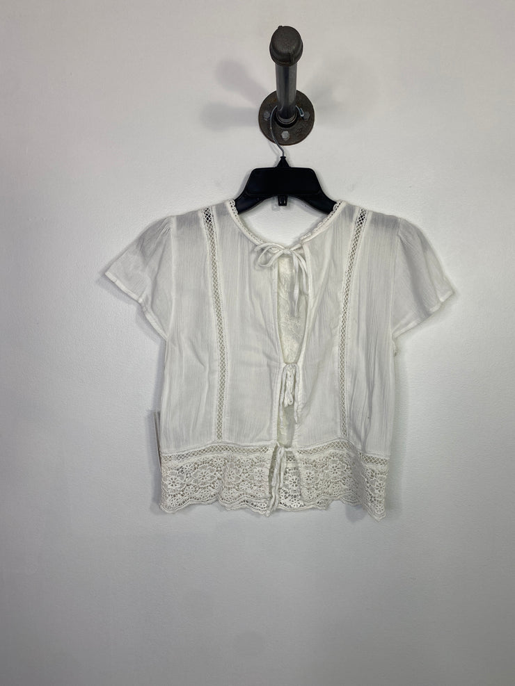 Aber. & F. Wht Embroidered Tee