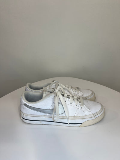 Nike White/Silver Sneakers