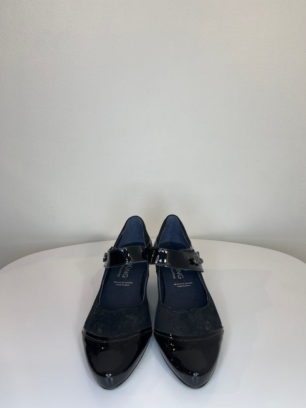 DorKing Black Kitten Heels