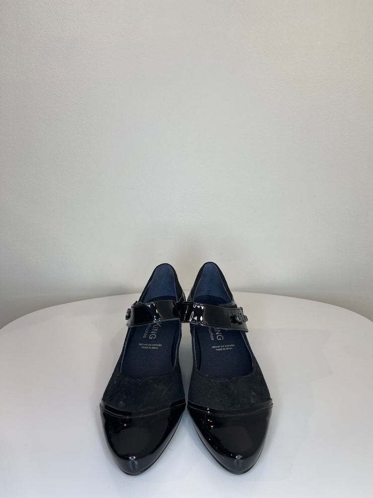 DorKing Black Kitten Heels