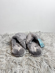 Snugleaves Grey Fuzzy Slippers