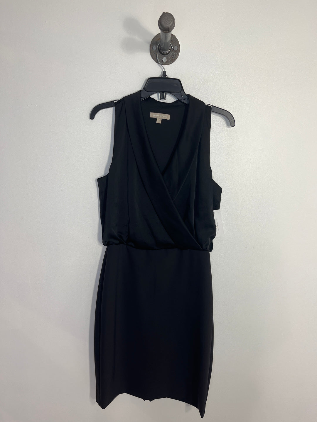 banana republic little black dress Women's Ruffle Trim Mini (100% Linen) Size XS/S Measurements (from size S) Banana Republic little black dress