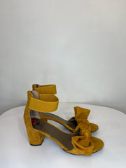 White M. Yllw Suede Bow Heels