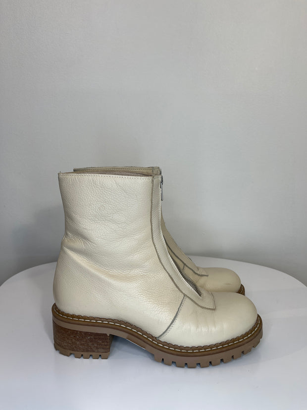 Bertuchi Cream Zipper Boots
