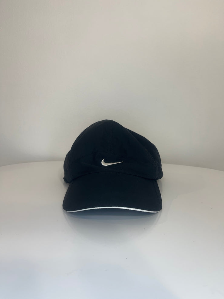 Gorra negra Nike para correr