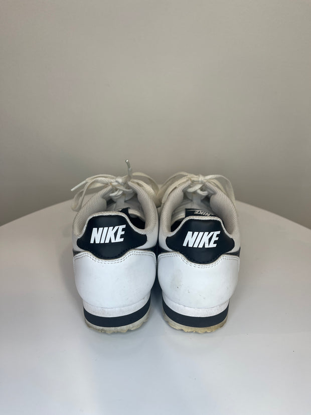 Nike White/Black Sneakers