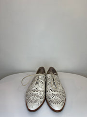 Louise et Cie Wht Pattern Flat