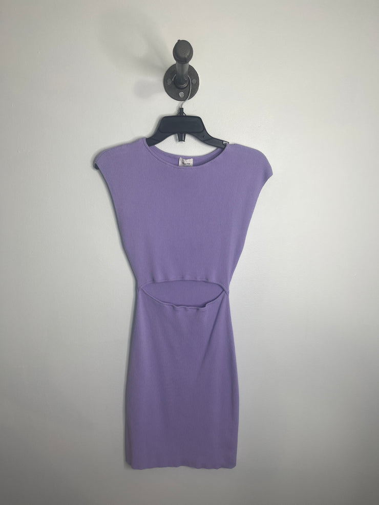 Vestido violeta con aberturas de Wilfred