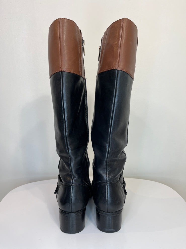 Bandolino Blk/Brn Buckle Boots