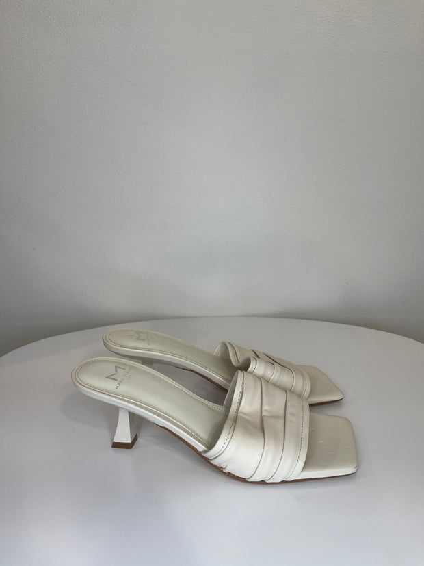 Marc Fisher Wht Kitten Heels