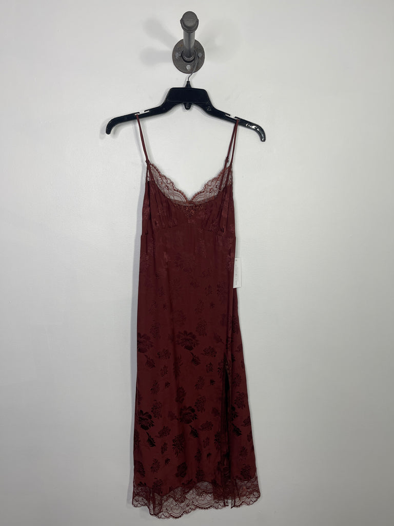 Wilfred Burgundy Satin Dress – LeivItOrLoveIt