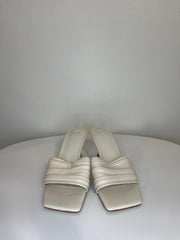 Marc Fisher Wht Kitten Heels