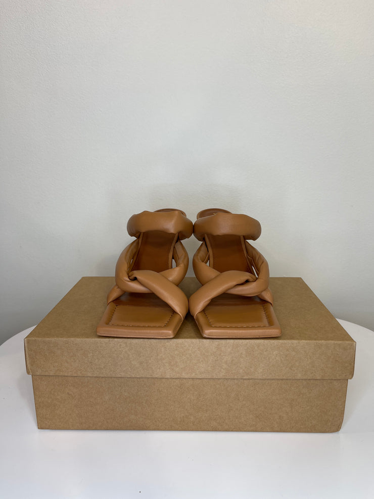 Alohas Brn Cushion Strap Heel