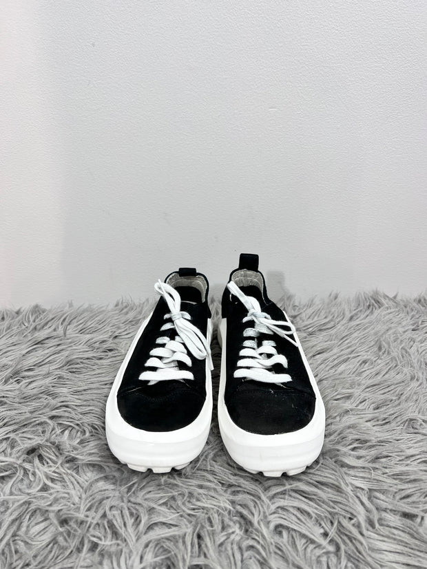 Bueno Blk/Wht Sneakers