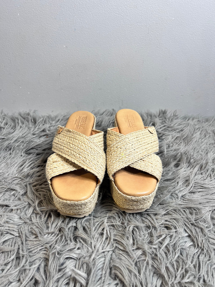 Verbenas Beige Platform Sandal