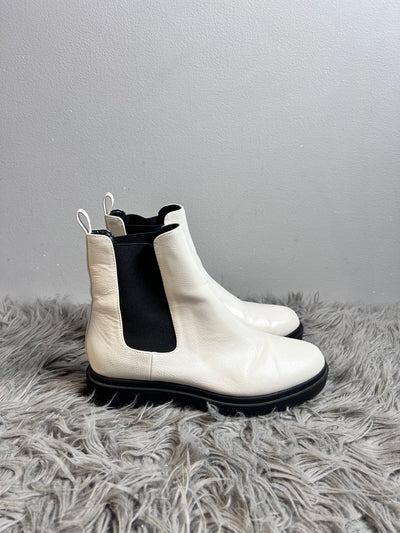 Joe Fresh White Boots