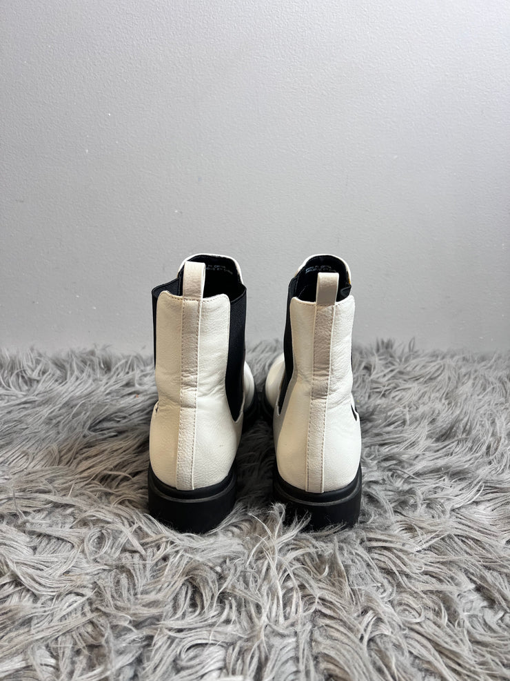 Joe Fresh White Boots