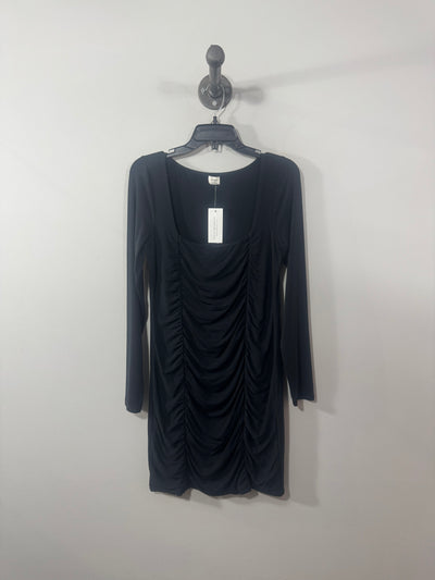 Vestido negro con volantes de Wilfred