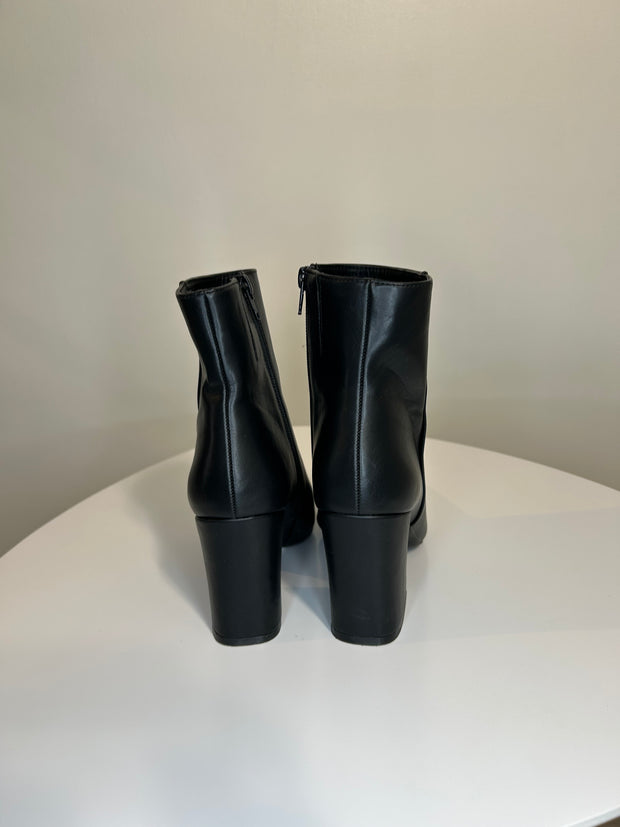Madden Girl Black Heel Boots