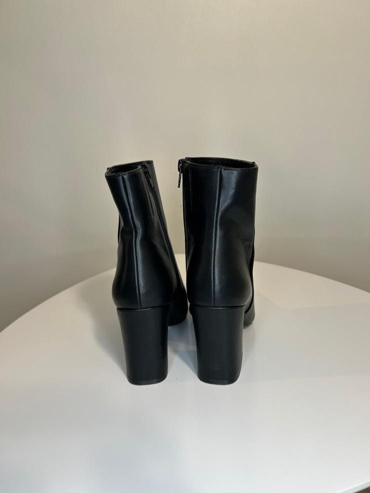 Madden Girl Black Heel Boots