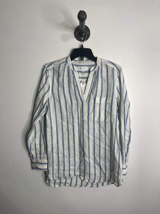 Camisa de lino con botones en blanco y azul de Gap