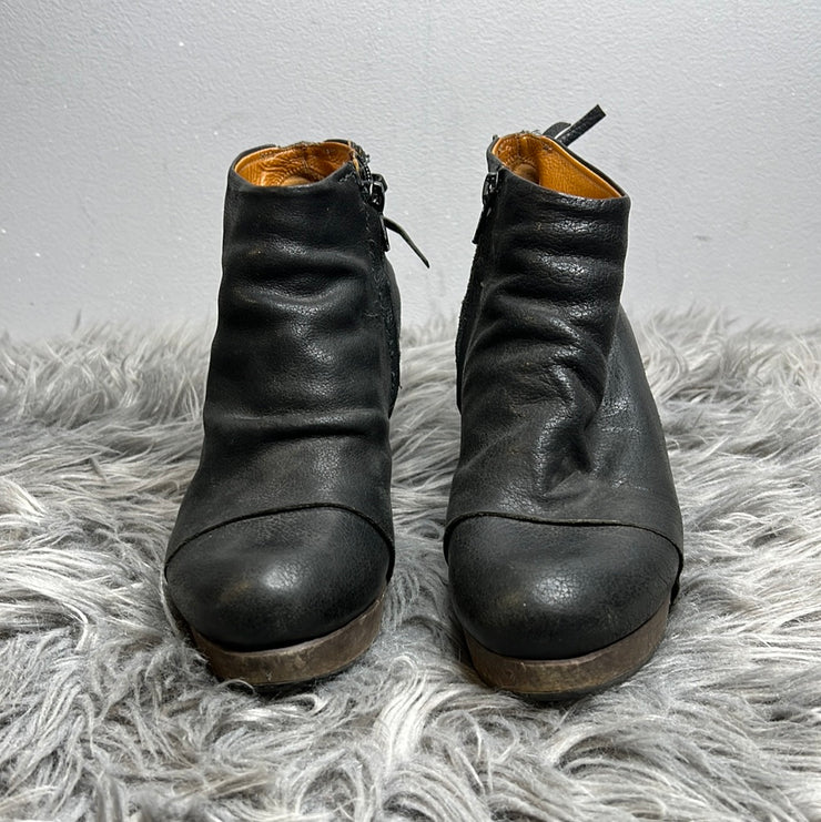 Coclico Leather Black Booties
