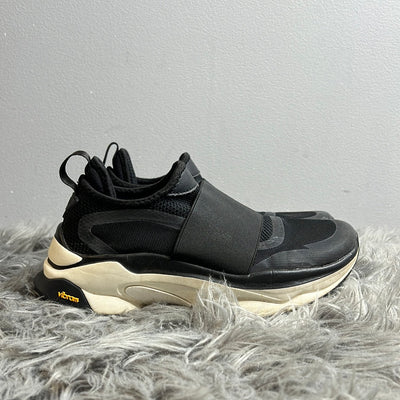 RYU Black Elastic Sneakers