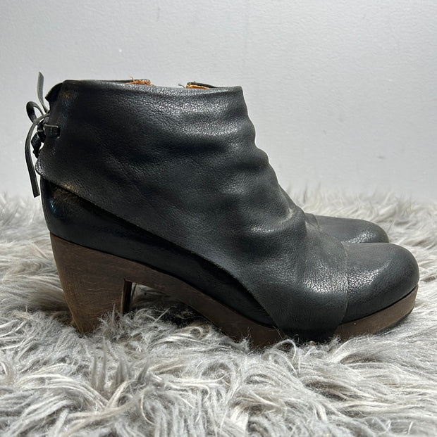 Coclico Leather Black Booties